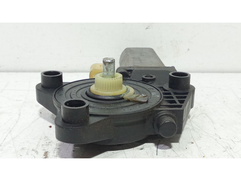 Recambio de motor elevalunas trasero derecho para mercedes-benz clase c (w203) berlina 220 cdi (203.006) referencia OEM IAM 0130