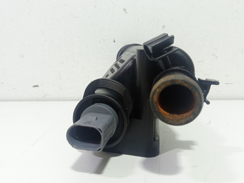 Recambio de termostato para volkswagen passat b6 (3c2) 2.0 tdi referencia OEM IAM 03G121132  