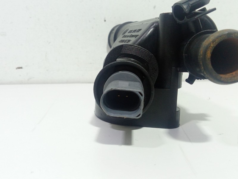 Recambio de termostato para volkswagen passat b6 (3c2) 2.0 tdi referencia OEM IAM 03G121132  