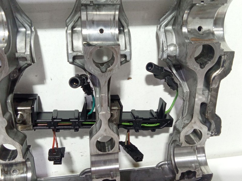 Recambio de culatin para audi a6 berlina (4f2) 2.0 tdi referencia OEM IAM 03G103308C  