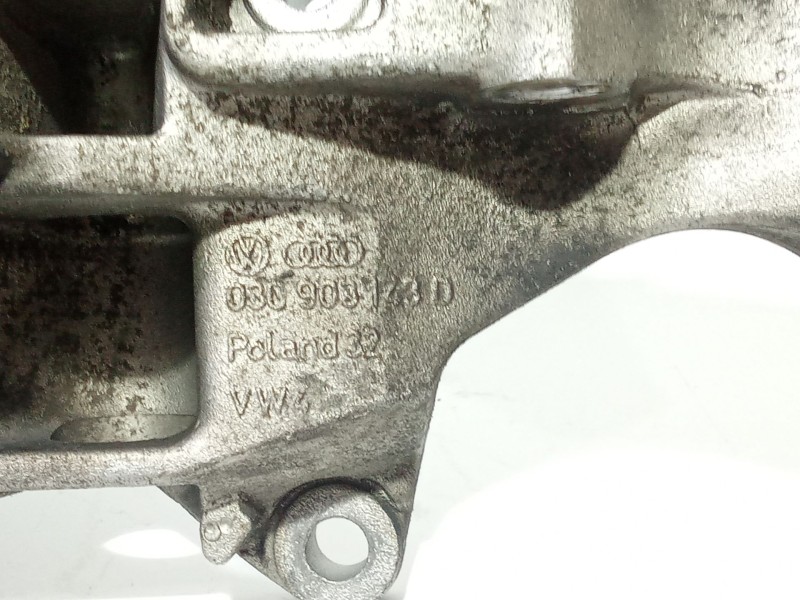 Recambio de soporte alternador para audi a6 c6 (4f2) 3.0 tdi quattro referencia OEM IAM 03G903143D  