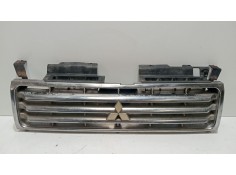 Recambio de rejilla paragolpes central para mitsubishi montero (v20/v40) referencia OEM IAM MONTERO (V20/V40)  