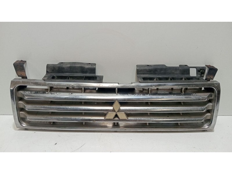 Recambio de rejilla paragolpes central para mitsubishi montero (v20/v40) referencia OEM IAM MONTERO (V20/V40)  