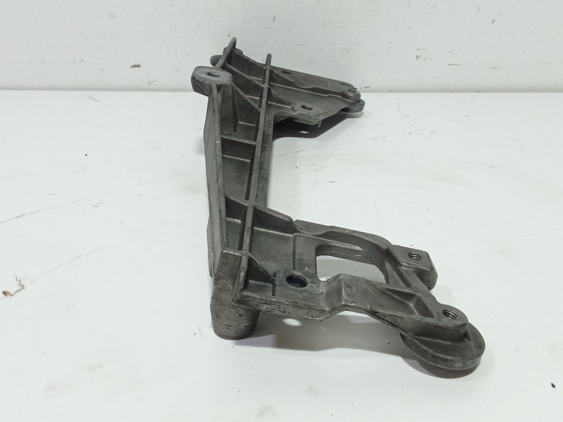 Recambio de soporte motor para volkswagen passat b6 (3c2) 2.0 tdi referencia OEM IAM 03G131159  