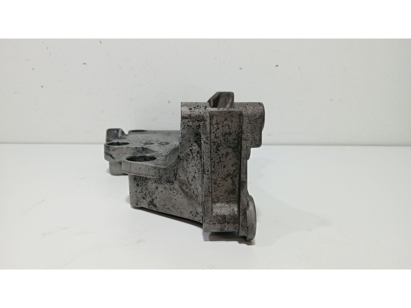 Recambio de soporte alternador para volkswagen passat b6 (3c2) 2.0 tdi 16v 4motion referencia OEM IAM R03G903143A  