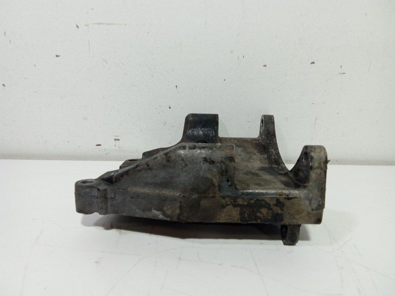 Recambio de soporte alternador para mercedes-benz sprinter (w901,w903) combi 2.9 turbodiesel referencia OEM IAM R6031550735  
