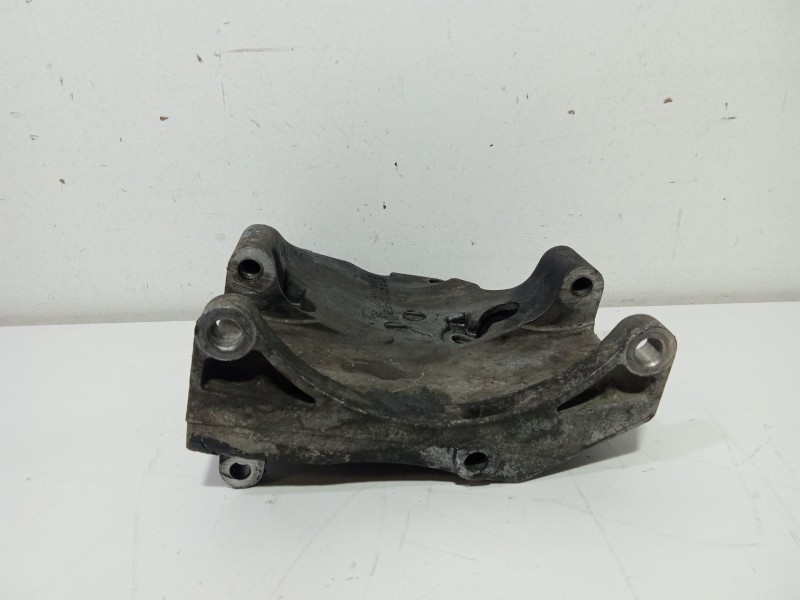 Recambio de soporte alternador para mercedes-benz sprinter (w901,w903) combi 2.9 turbodiesel referencia OEM IAM R6031550735  