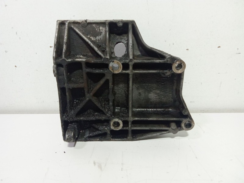Recambio de soporte alternador para mercedes-benz sprinter (w901,w903) combi 2.9 turbodiesel referencia OEM IAM R6031550735  