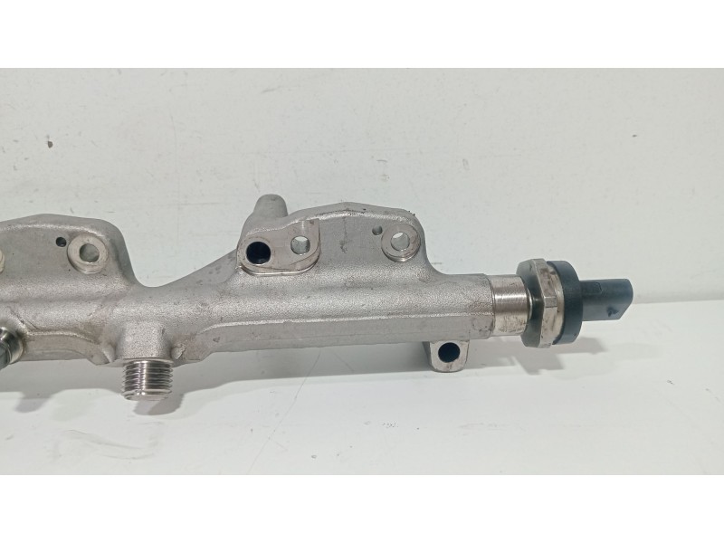 Recambio de rampa inyectora para bmw x1 (f48) xdrive 20 i referencia OEM IAM 14018510  