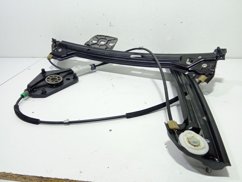 Recambio de elevalunas delantero izquierdo para volkswagen passat cc b6 (357) 2.0 tdi referencia OEM IAM 989582  