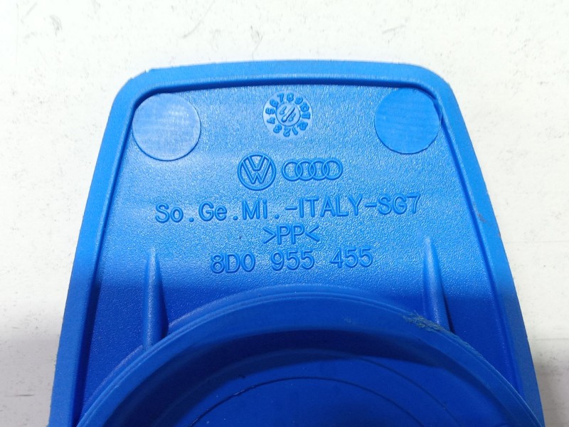 Recambio de deposito limpia para audi a3 (8p1) 1.6 tdi referencia OEM IAM 8D0955455  