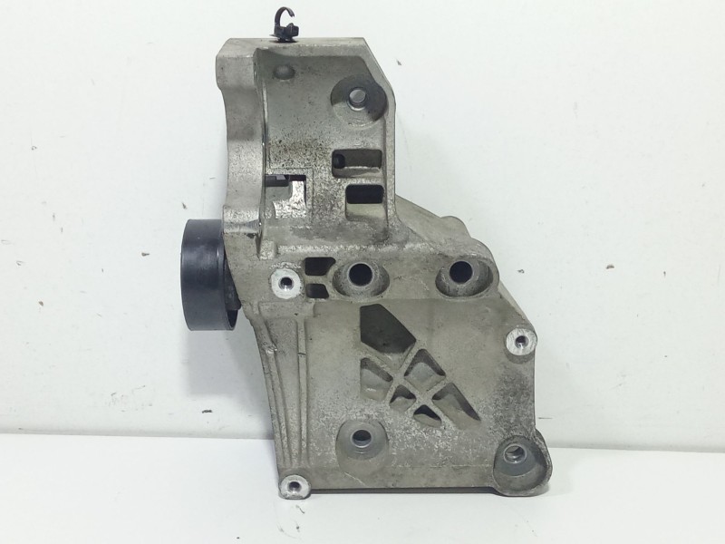 Recambio de soporte alternador para opel insignia a (g09) 2.0 cdti (68) referencia OEM IAM 55562863  
