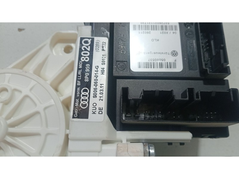 Recambio de motor elevalunas delantero derecho para audi a3 (8p1) 1.6 tdi referencia OEM IAM 8p0959802  