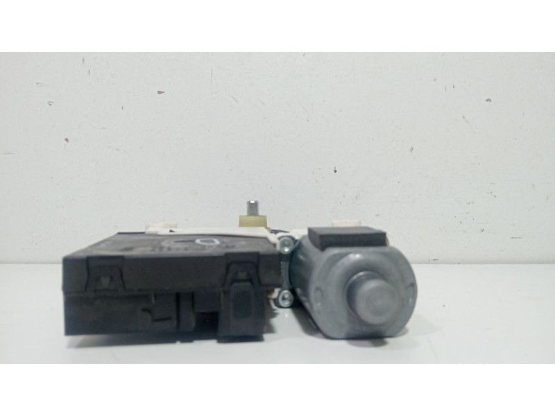 Recambio de motor elevalunas delantero derecho para audi a3 (8p1) 1.6 tdi referencia OEM IAM 8p0959802  