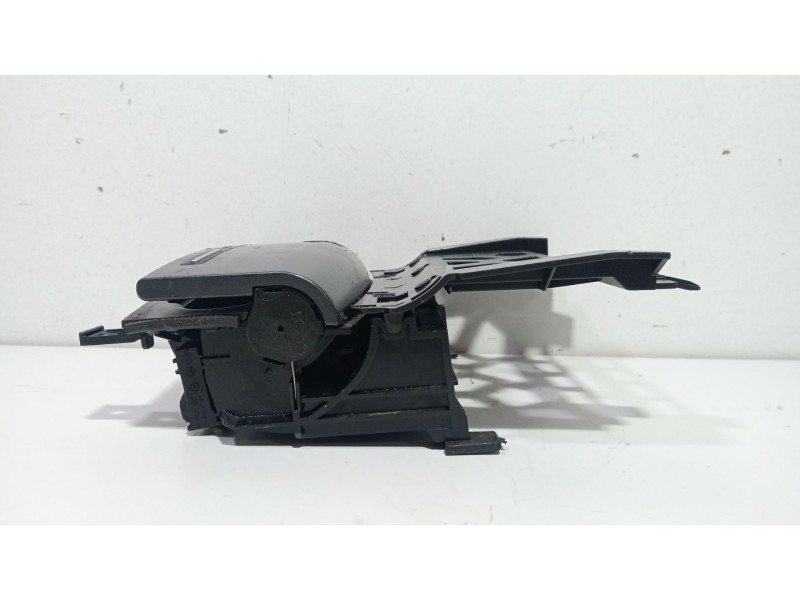 Recambio de cenicero para audi a3 (8p1) 1.6 tdi referencia OEM IAM 8p0857951  