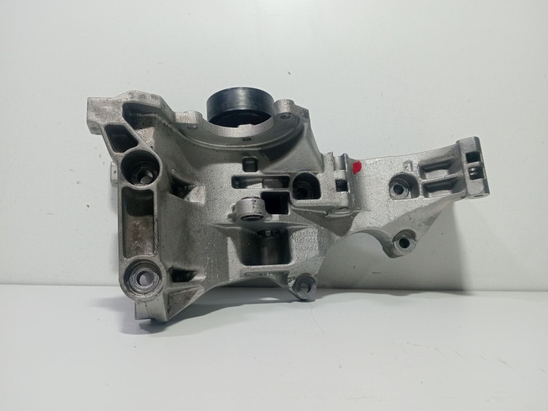 Recambio de soporte alternador para seat leon (1p1) 2.0 tdi referencia OEM IAM 03G903143   Recambio de soporte alternador para seat leon (1p1) 2.0 tdi referencia OEM IAM 03G903143
