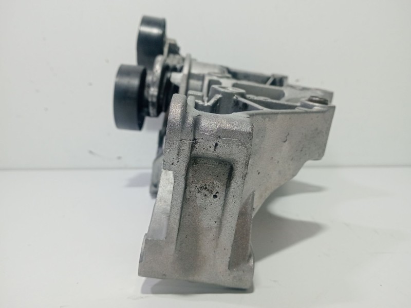 Recambio de soporte alternador para seat leon (1p1) 2.0 tdi referencia OEM IAM 03G903143   Recambio de soporte alternador para seat leon (1p1) 2.0 tdi referencia OEM IAM 03G903143