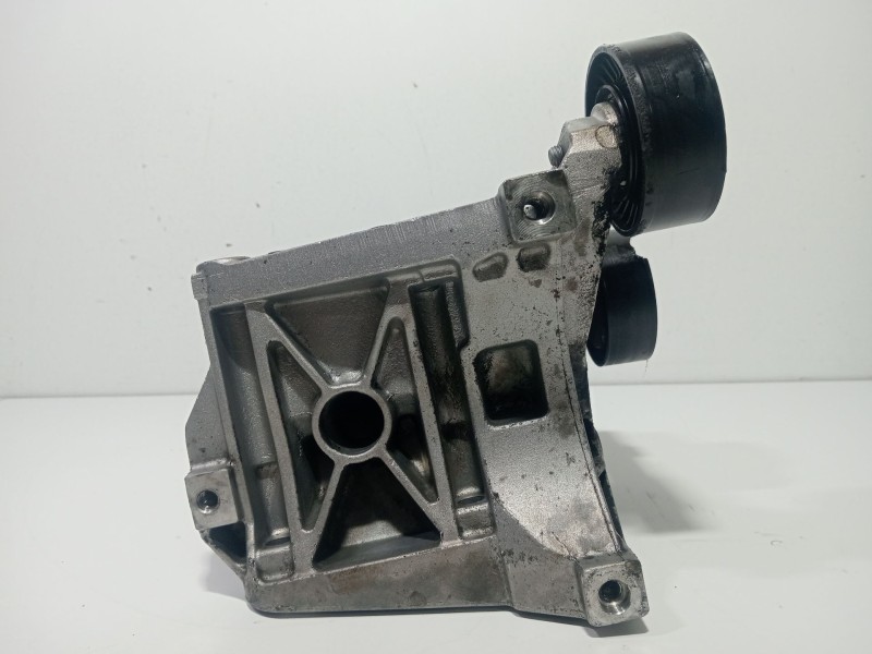Recambio de soporte alternador para seat leon (1p1) 2.0 tdi referencia OEM IAM 03G903143   Recambio de soporte alternador para seat leon (1p1) 2.0 tdi referencia OEM IAM 03G903143