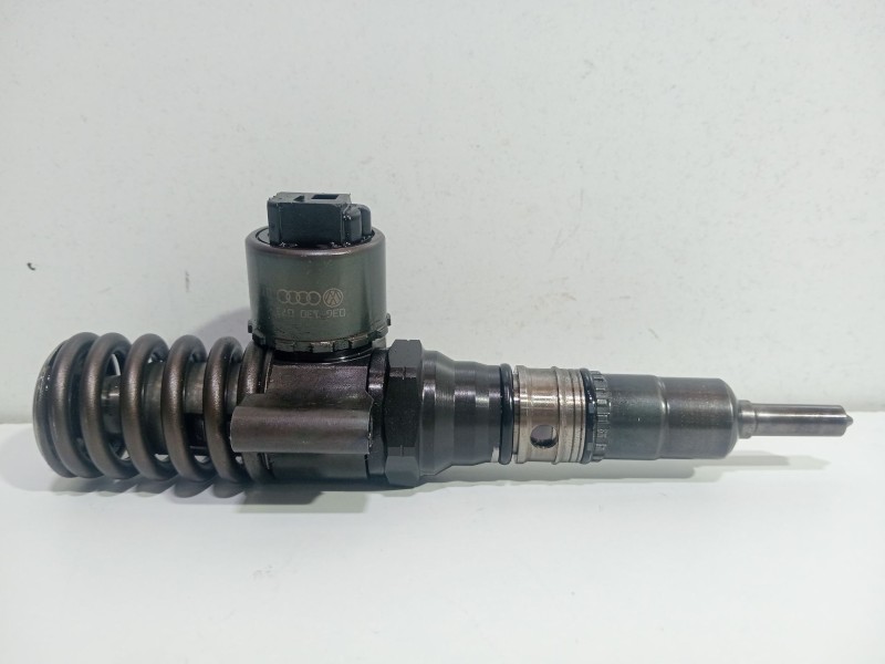 Recambio de inyector para seat leon (1p1) 2.0 tdi referencia OEM IAM 03G130073  