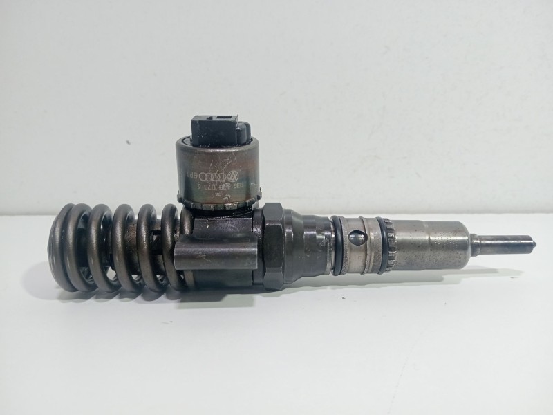 Recambio de inyector para seat leon (1p1) 2.0 tdi referencia OEM IAM 03G130073  