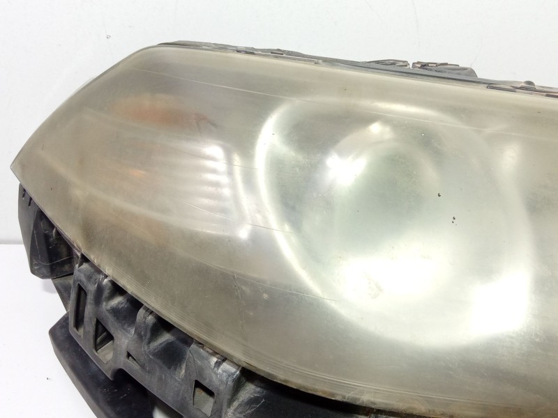 Recambio de faro derecho para renault megane ii (bm0/1_, cm0/1_) 1.9 dci referencia OEM IAM 8200412748F  