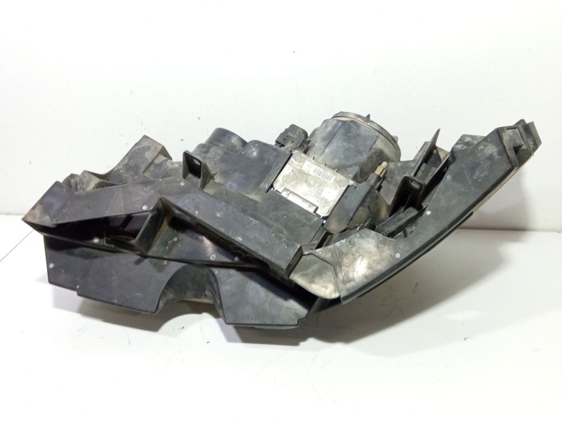 Recambio de faro derecho para renault megane ii (bm0/1_, cm0/1_) 1.9 dci referencia OEM IAM 8200412748F  