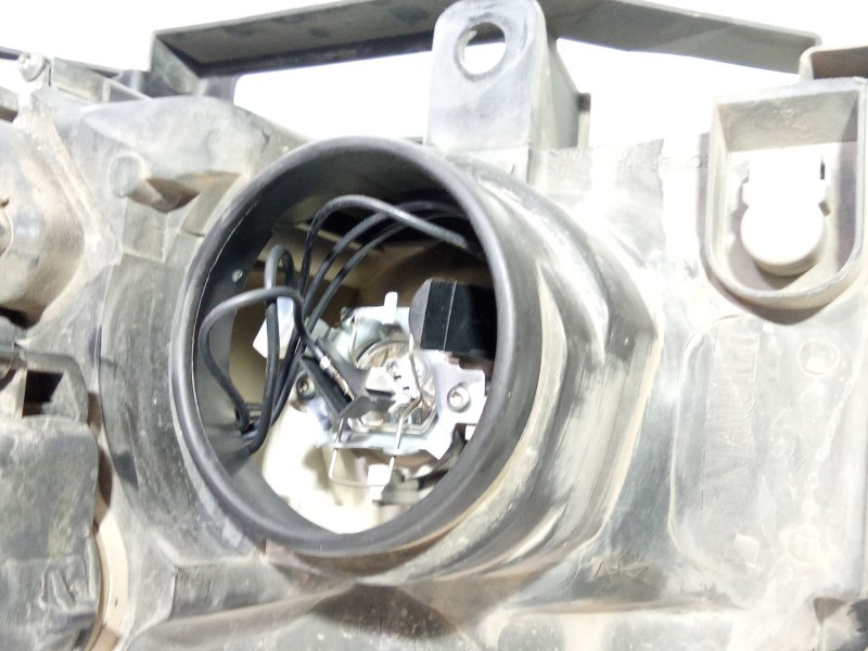 Recambio de faro derecho para renault megane ii (bm0/1_, cm0/1_) 1.9 dci referencia OEM IAM 8200412748F  