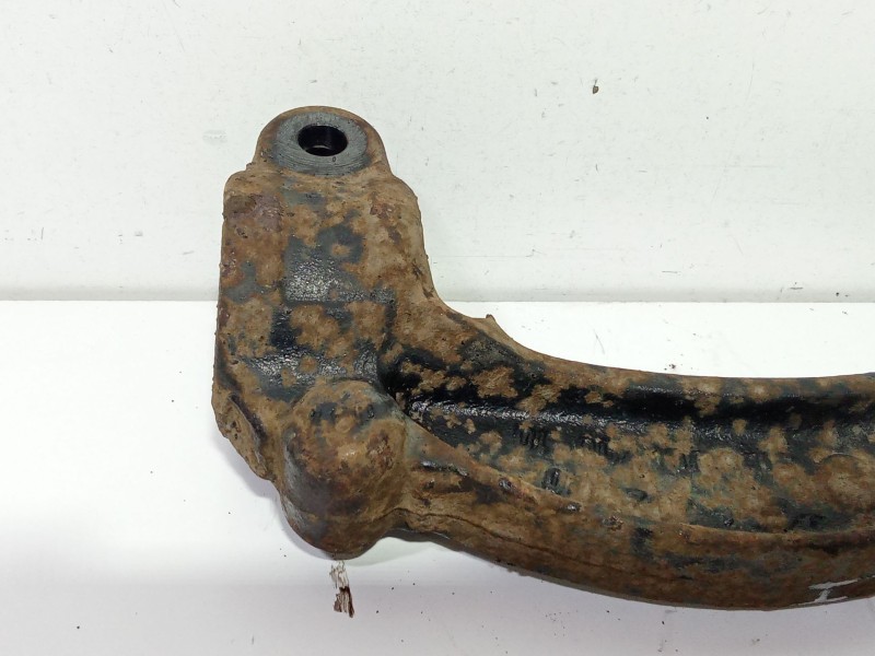 Recambio de soporte brazo suspension delantero izquierdo para audi a5 (8t3) 2.0 tdi referencia OEM IAM 8K0413  