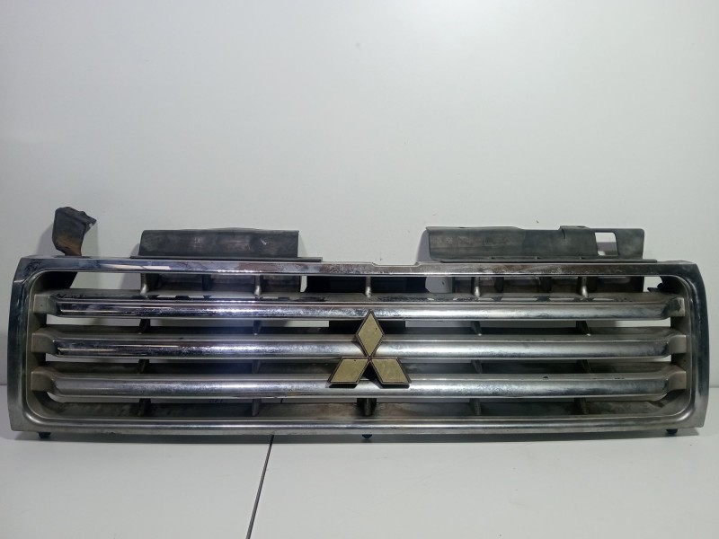 Recambio de rejilla paragolpes central para mitsubishi montero (v20/v40) referencia OEM IAM MONTERO (V20/V40)  