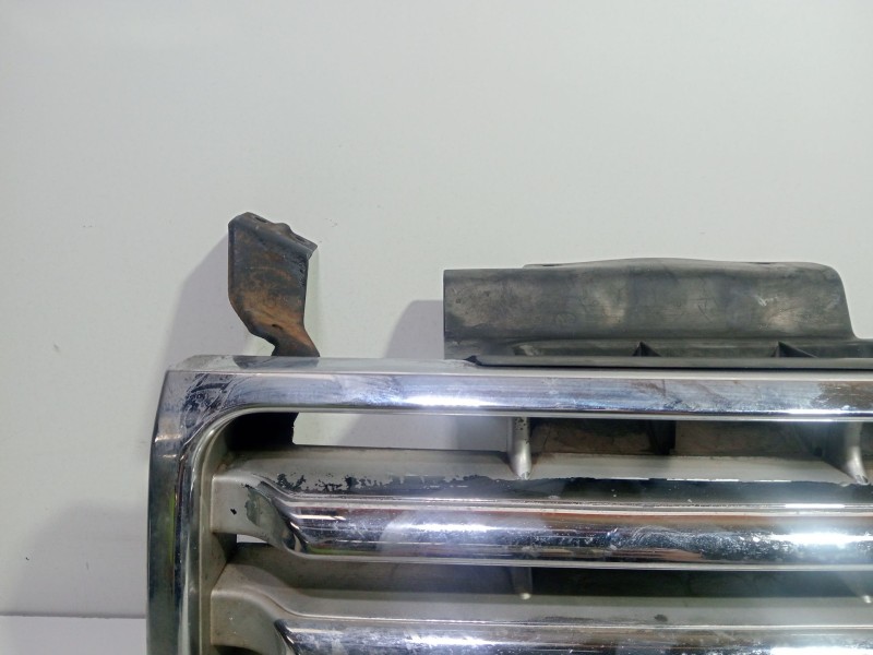 Recambio de rejilla paragolpes central para mitsubishi montero (v20/v40) referencia OEM IAM MONTERO (V20/V40)  