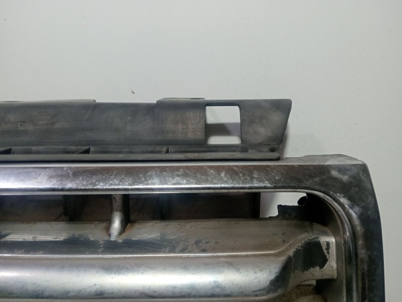 Recambio de rejilla paragolpes central para mitsubishi montero (v20/v40) referencia OEM IAM MONTERO (V20/V40)  