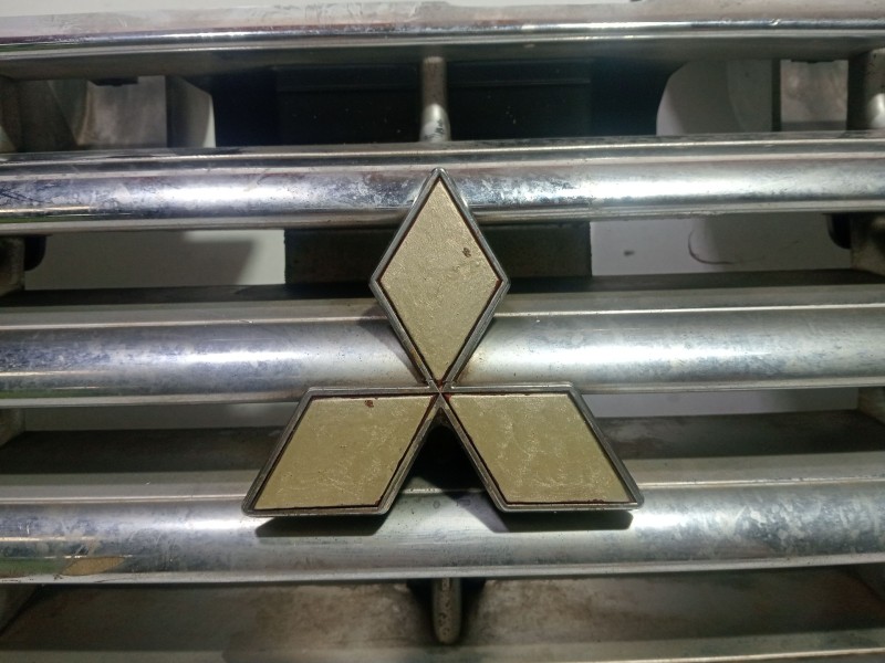 Recambio de rejilla paragolpes central para mitsubishi montero (v20/v40) referencia OEM IAM MONTERO (V20/V40)  