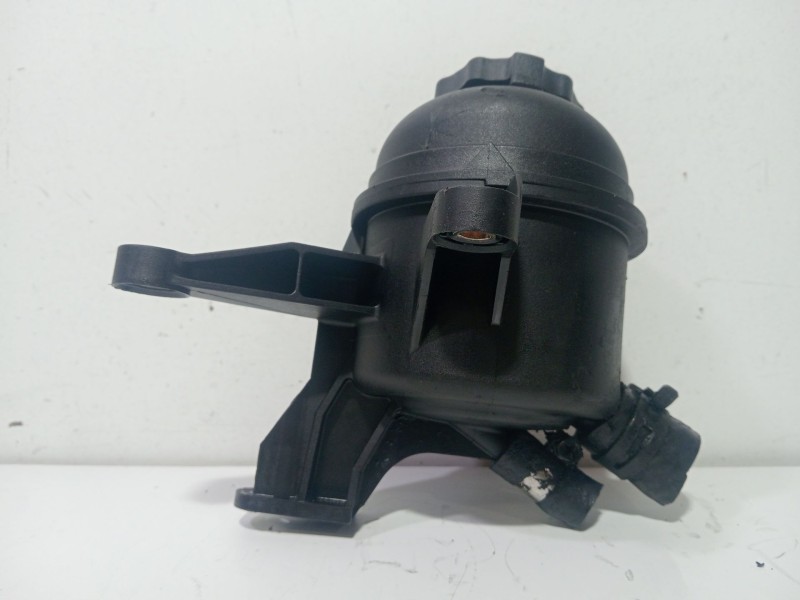 Recambio de deposito servo para mercedes-benz clase c (w203) c 200 cdi (203.004) referencia OEM IAM A2034600083  