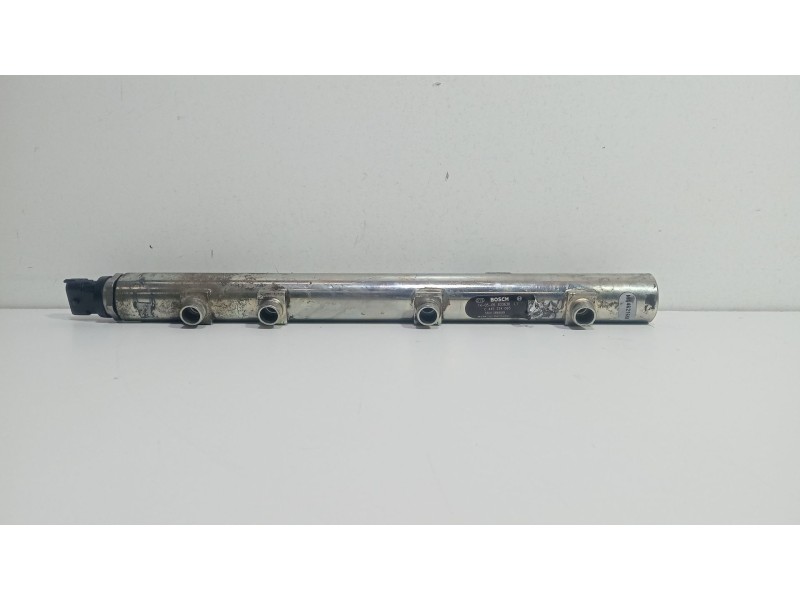 Recambio de rampa inyectora para iveco daily vi caja/chasis 33s16, 35s16, 35c16, 40c16, 50c16 referencia OEM IAM 5801386699  