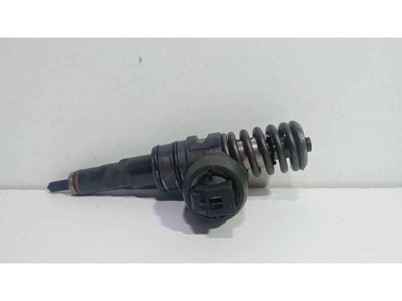 Recambio de inyector para volkswagen golf v (1k1) 1.9 tdi 4motion referencia OEM IAM 038130073AG  