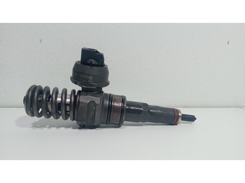 Recambio de inyector para volkswagen golf v (1k1) 1.9 tdi 4motion referencia OEM IAM 038130073AG  