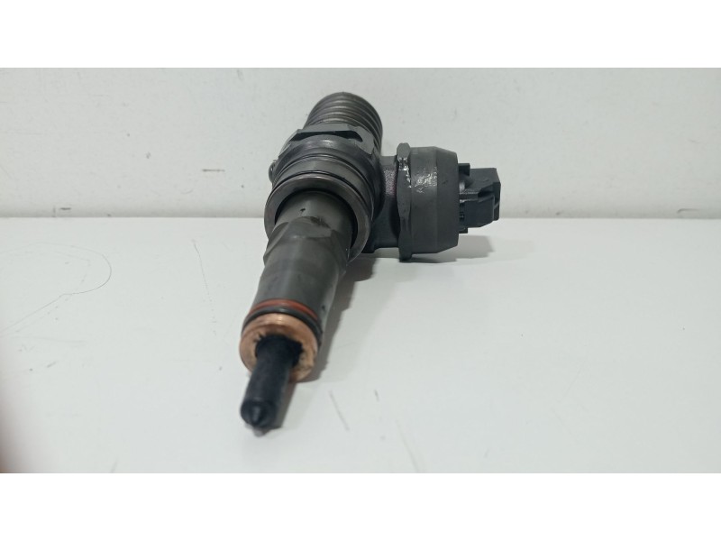 Recambio de inyector para volkswagen golf v (1k1) 1.9 tdi 4motion referencia OEM IAM 038130073AG  