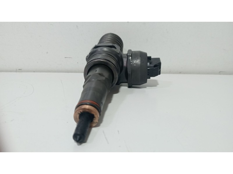 Recambio de inyector para volkswagen golf v (1k1) 1.9 tdi 4motion referencia OEM IAM 038130073AG  