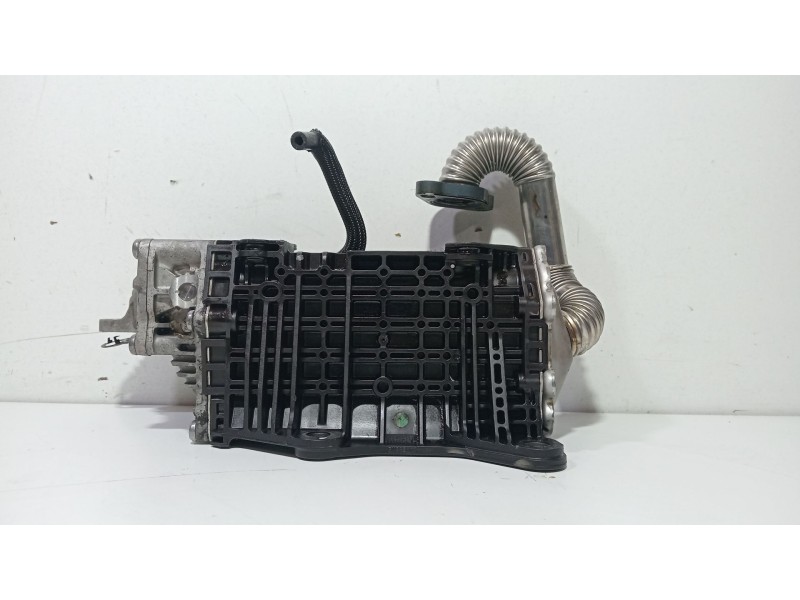 Recambio de valvula egr para peugeot 3008 referencia OEM IAM 9813050280  