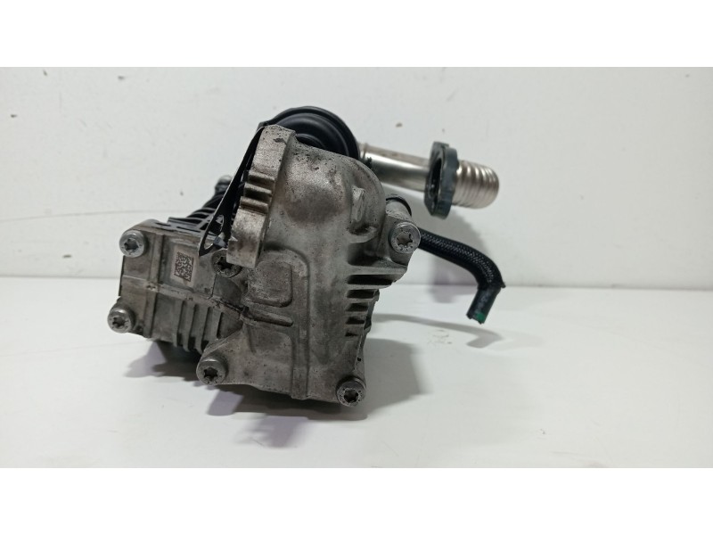 Recambio de valvula egr para peugeot 3008 referencia OEM IAM 9813050280  