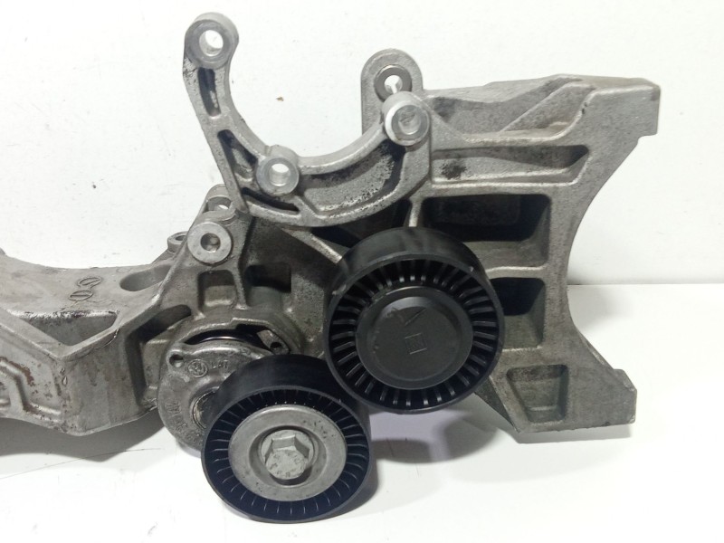 Recambio de soporte alternador para volkswagen crafter 30-35 autobús (2e_) 2.5 tdi referencia OEM IAM 03L903143L  