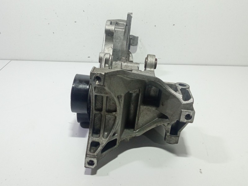 Recambio de soporte alternador para volkswagen crafter 30-35 autobús (2e_) 2.5 tdi referencia OEM IAM 03L903143L  