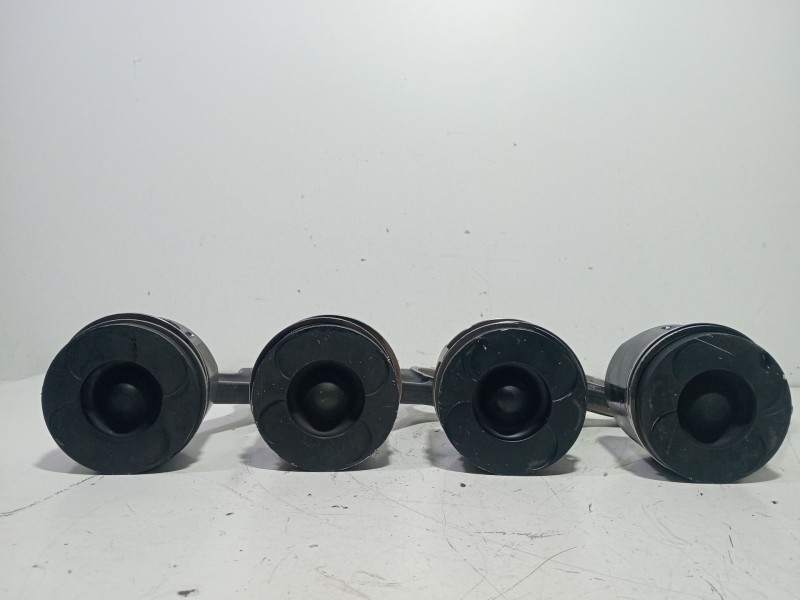 Recambio de juego 4 pistones para mercedes-benz clase e (w211) berlina e 220 cdi (211.006) referencia OEM IAM r6460110001  