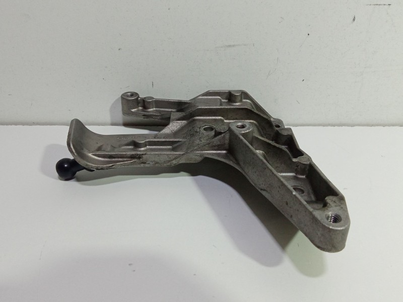 Recambio de soporte motor para audi a4 b7 avant (8ed) 2.0 tdi 16v referencia OEM IAM 03G131159B  