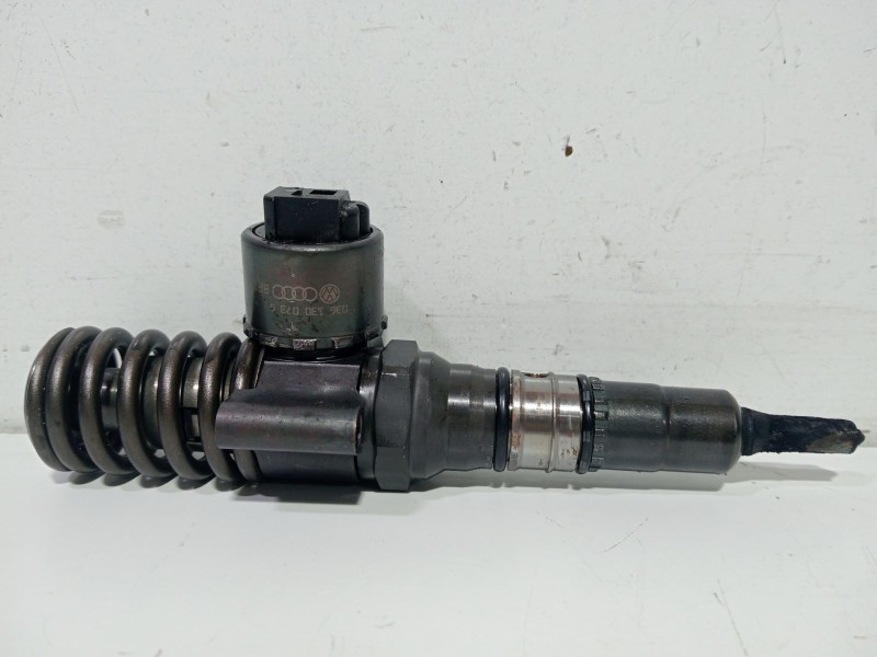 Recambio de inyector para seat leon (1p1) 2.0 tdi referencia OEM IAM 03G130073G  