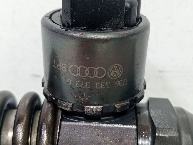 Recambio de inyector para seat leon (1p1) 2.0 tdi referencia OEM IAM 03G130073G  