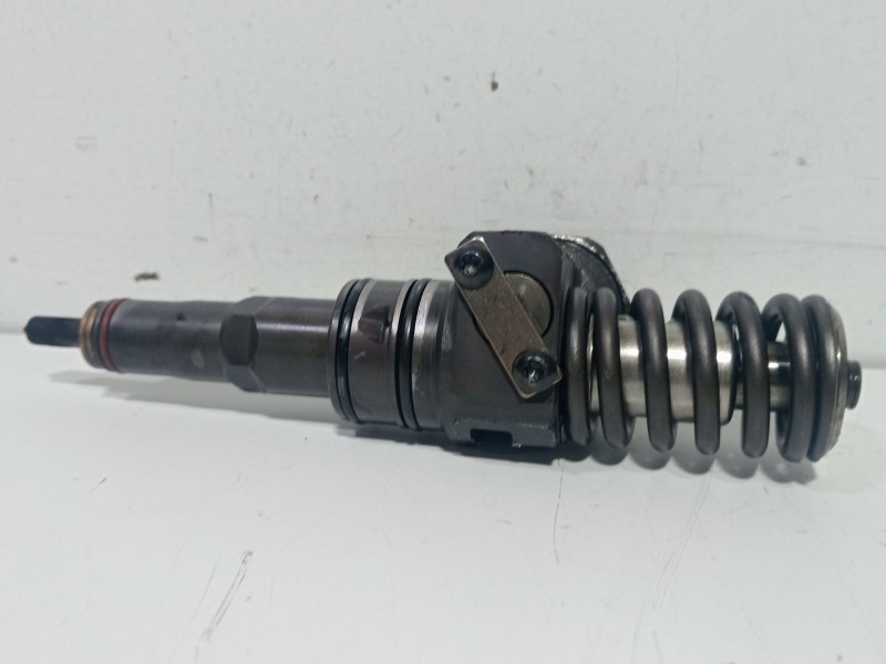 Recambio de inyector para volkswagen golf v (1k1) 1.9 tdi 4motion referencia OEM IAM 038130073AG  