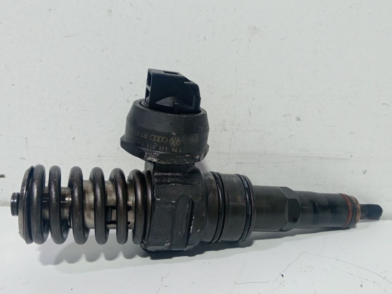 Recambio de inyector para volkswagen golf v (1k1) 1.9 tdi 4motion referencia OEM IAM 038130073AG  