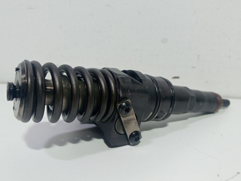 Recambio de inyector para volkswagen golf v (1k1) 1.9 tdi 4motion referencia OEM IAM 038130073AG  