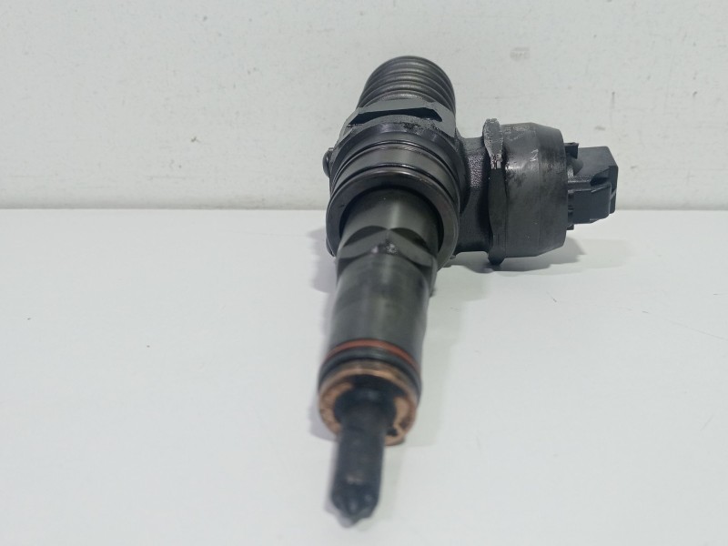 Recambio de inyector para volkswagen golf v (1k1) 1.9 tdi 4motion referencia OEM IAM 038130073AG  